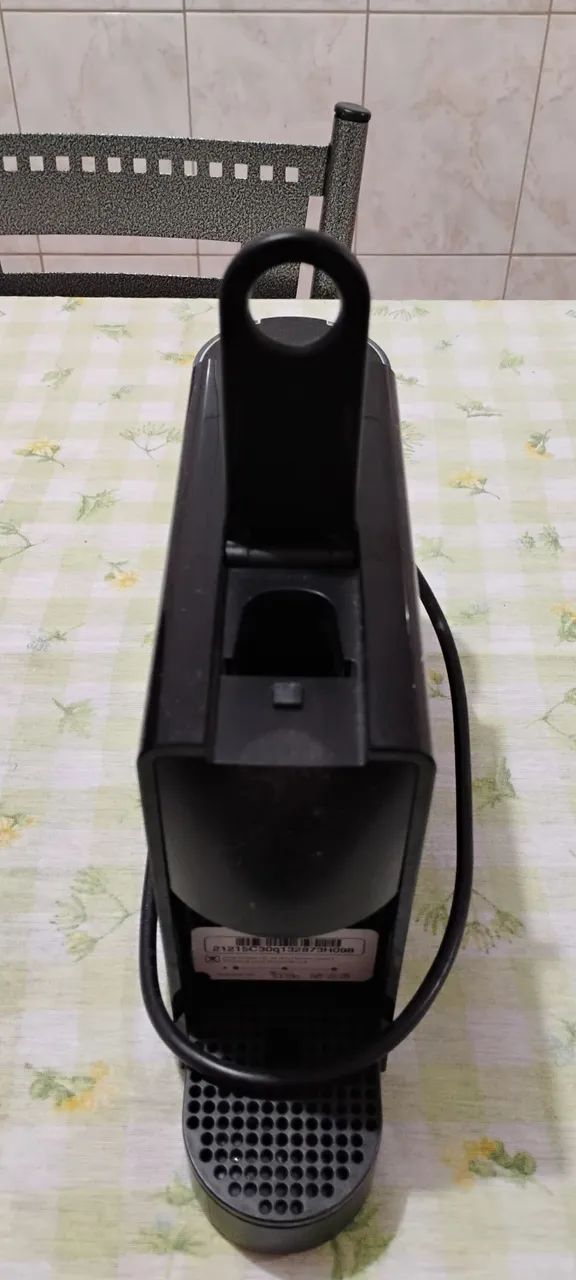 Cafeteira Nespresso essenza mini preta 127v