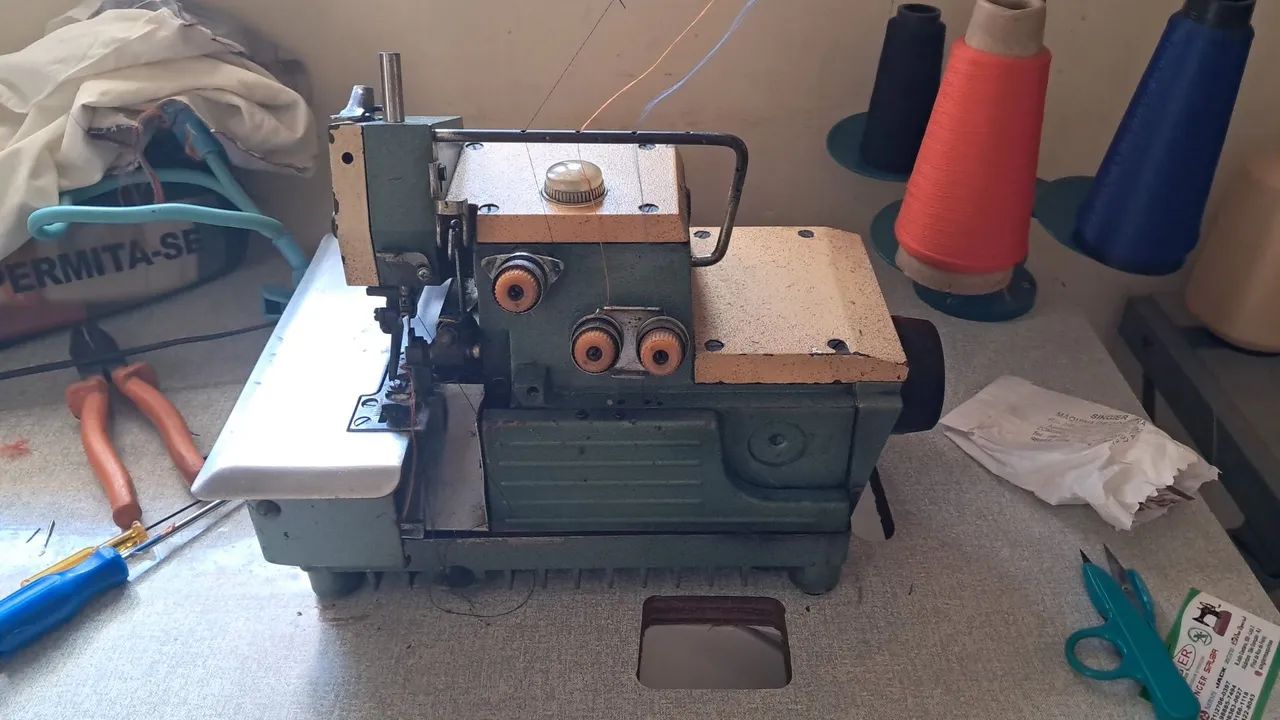Maquina overlok 300,00 - Foto 2
