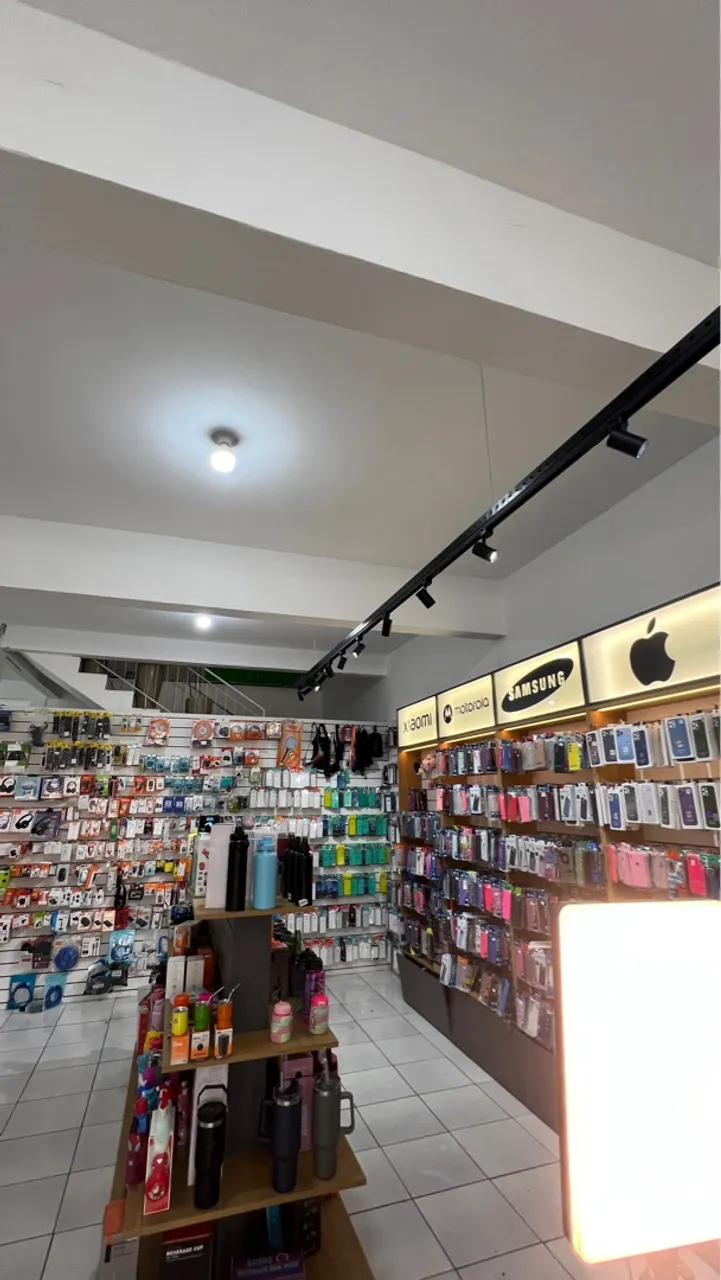 Vendo trilhos eletrificados 6 metros 50 Spots Led Branco frio
