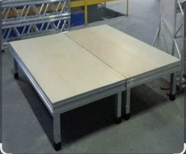 Praticáveis novos a pronta entrega.