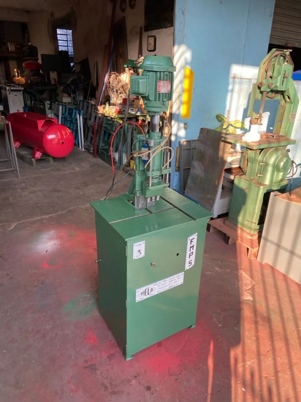 Furadeira Múltipla de 3 Furos 