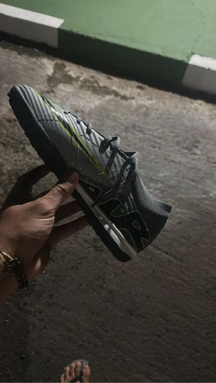 Chuteira mercurial 39