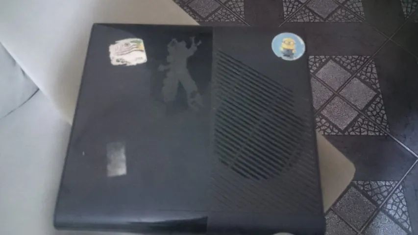 Xbox 360 Super slim 4gb+kinect+2 controles - Foto 4