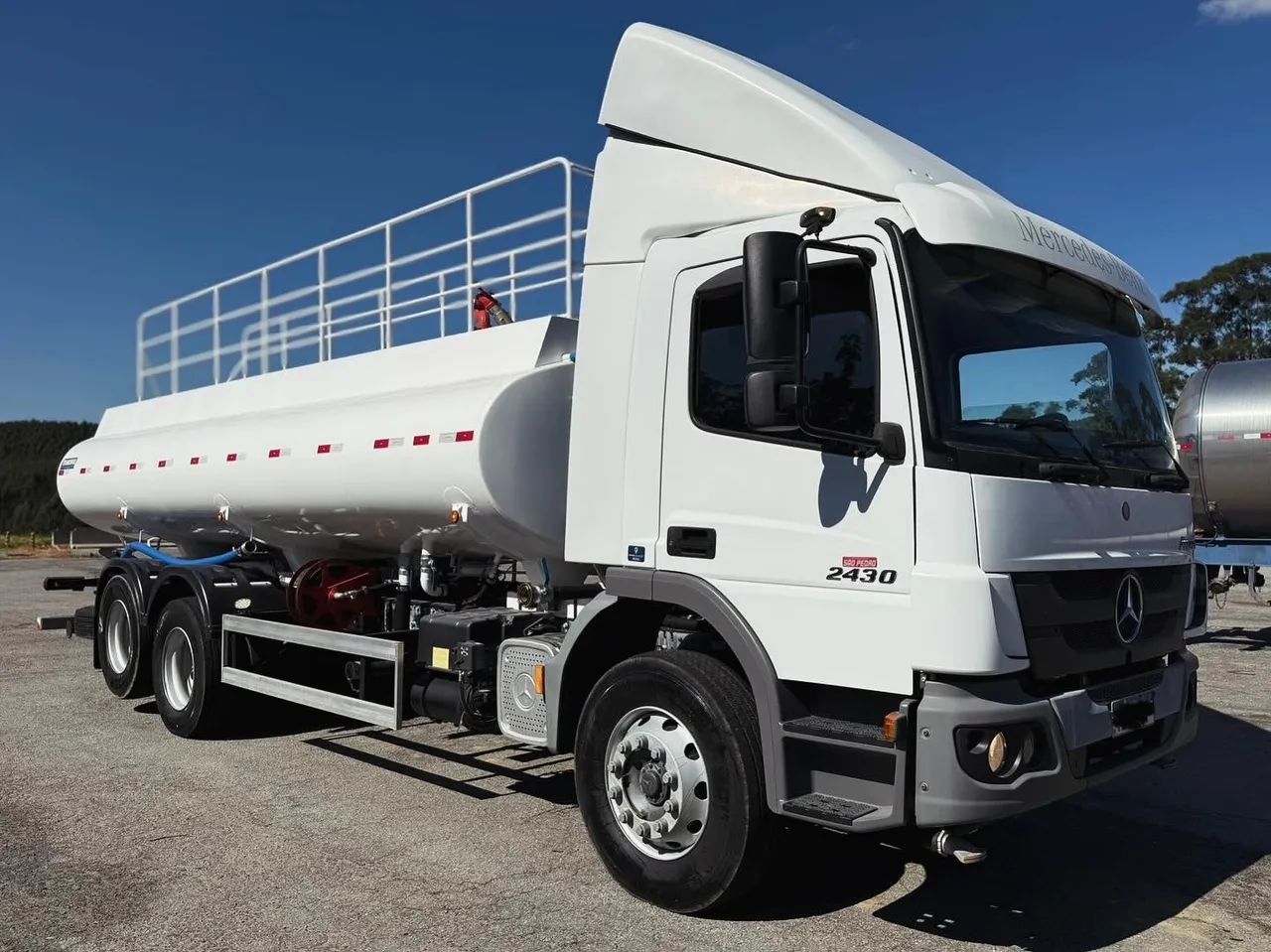 Atego 2430 2022 zero km tanque pipa novo sem uso