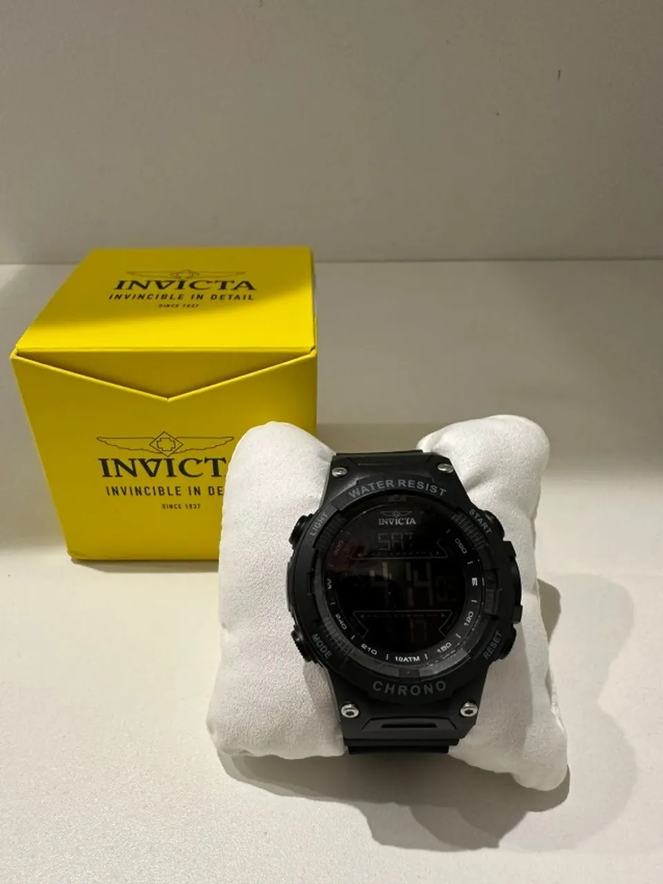 Relógio Invicta Masculino Modelo Racing a prova d água (Preto)