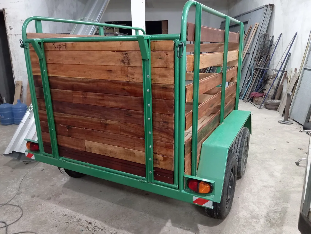 Reboque para transporte de agua mineral