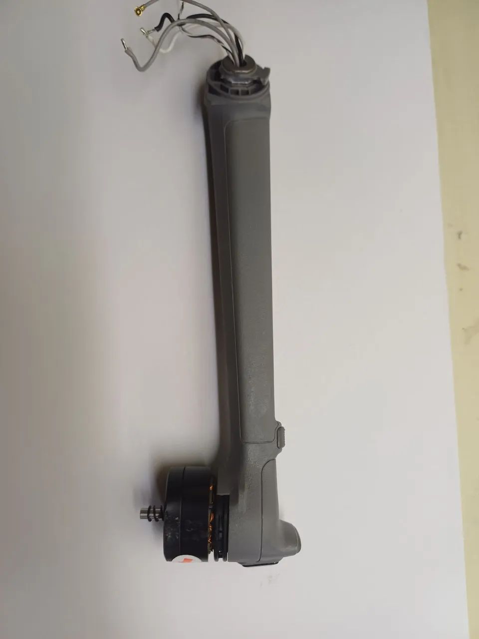 Vendo braço dianteiro direito e trazeiro esquerdo  para drone DJI air3  - Foto 3