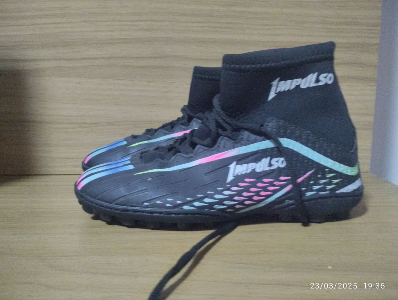 Chuteira society impulso