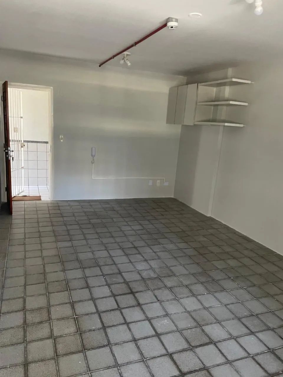 Alugo sala comercial, escritorio, 2000 c txs, rua Ernesto Paula - Foto 5