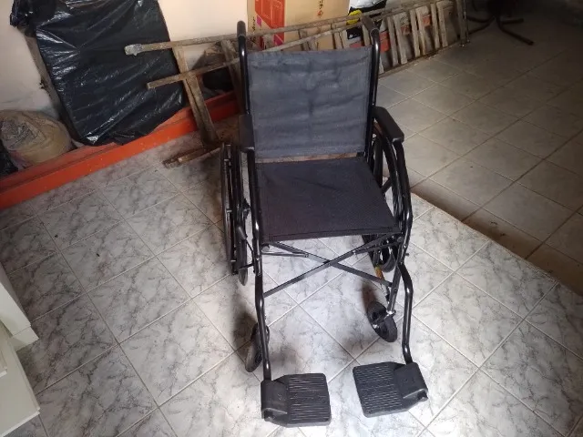 Cadeira de Rodas em aço tubular carbono aro 24