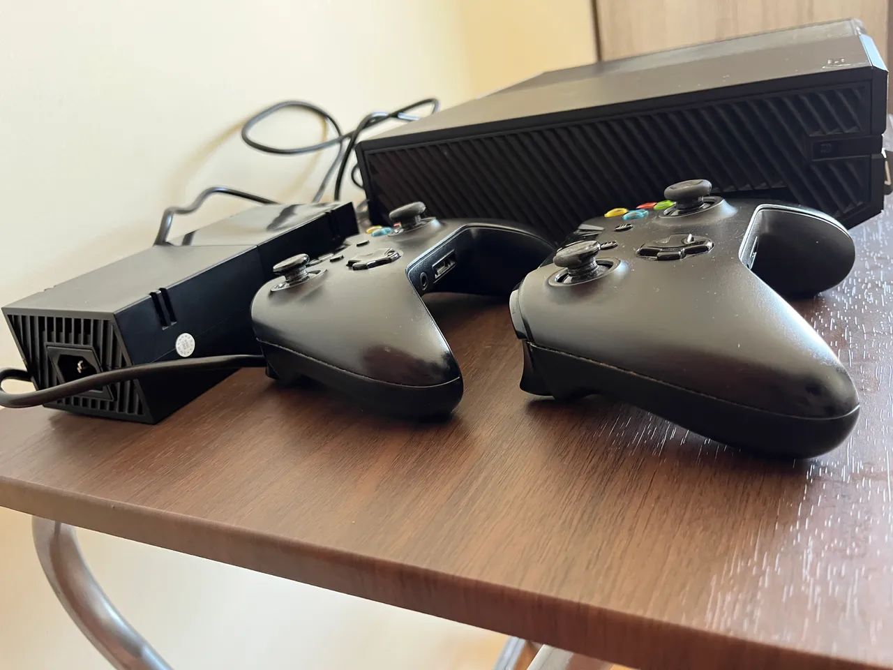 Xbox One 500gb 2 controles  - Foto 3