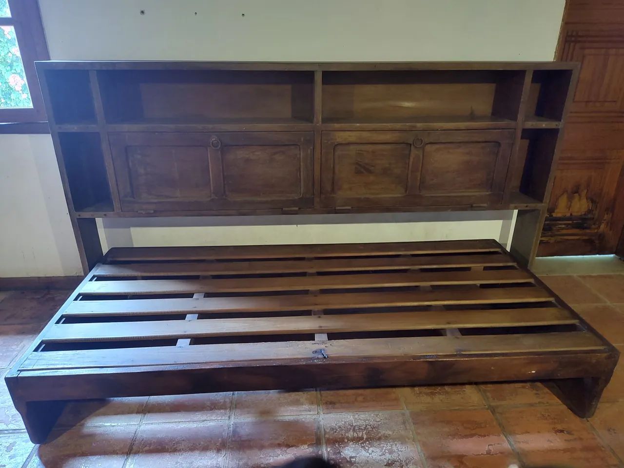 Cama solteiro com estante cabeceira lateral madeira maciça 