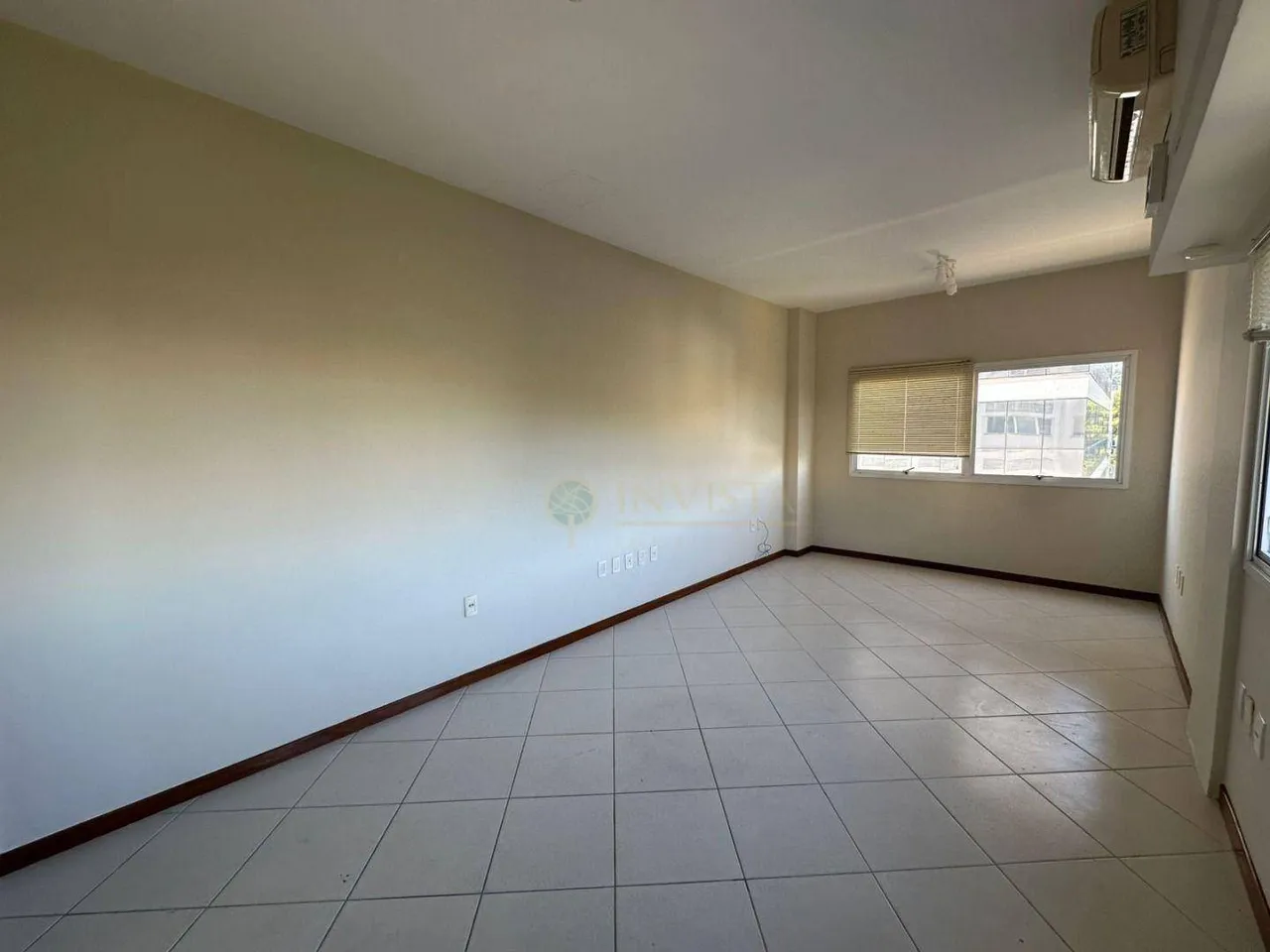 À venda | Sala Comercial com 30 m² - Trindade, Florianópolis.