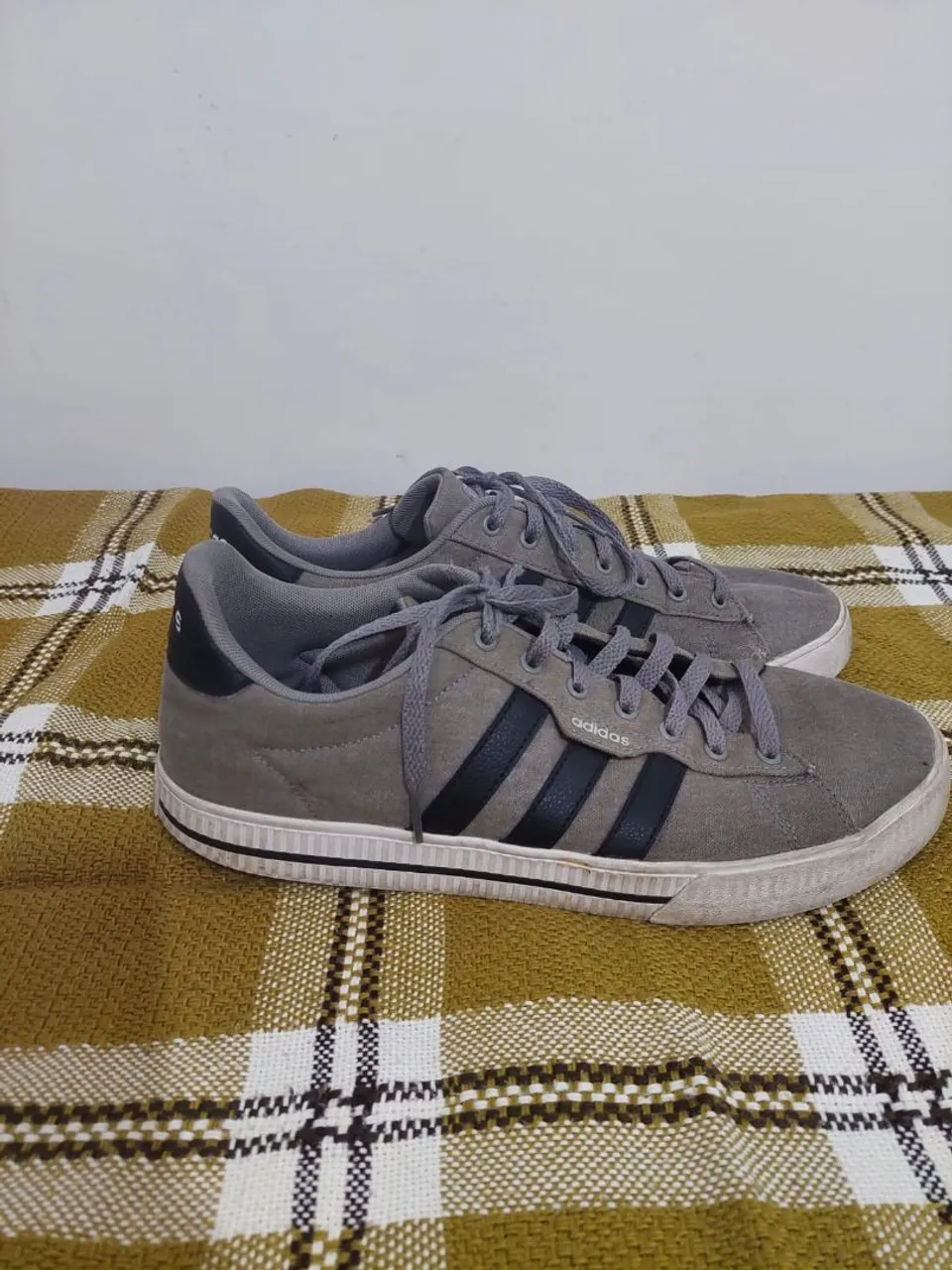Tênis Adidas Cinza - Conforto e Estilo