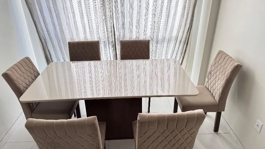 Mesa de jantar com 6 cadeiras