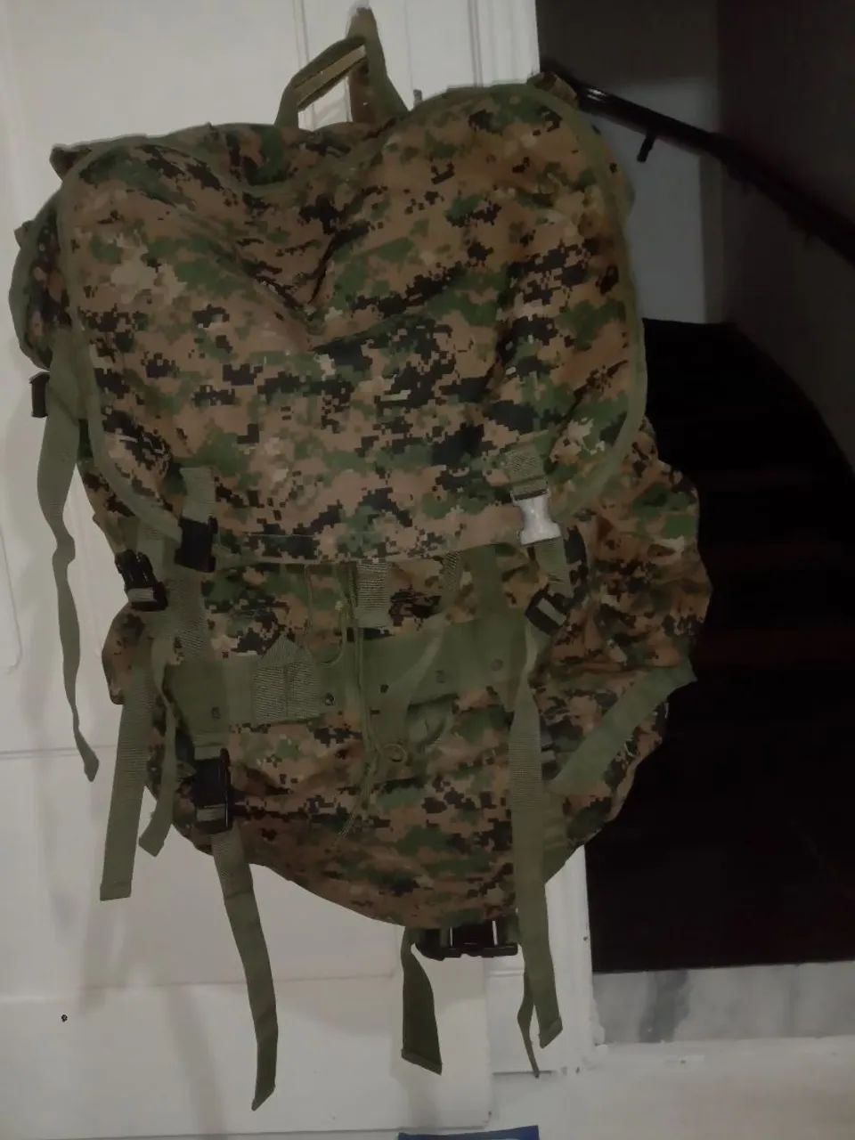 Mochila Camuflada Militar - Resistente e Espaçosa