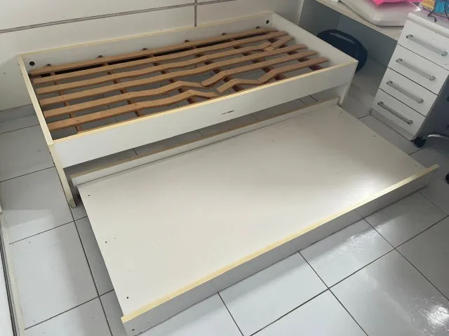 Cama de solteiro de madeira maciça