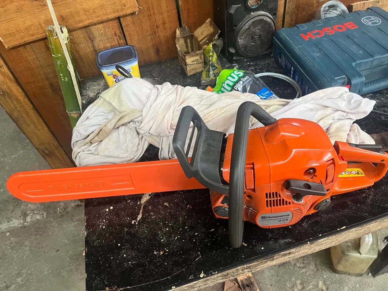 Motosserra Husqvarna 445 tenho também roçadeira