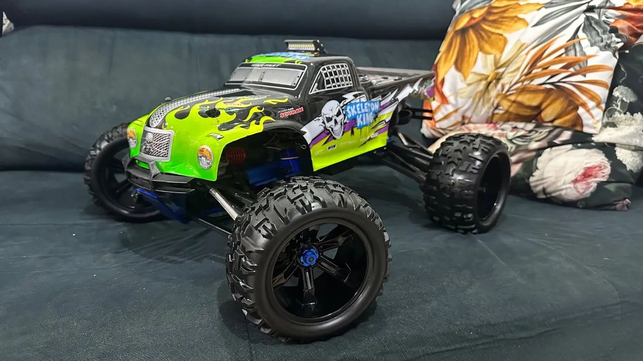 Carro RC Traxxas Revo 1/10 