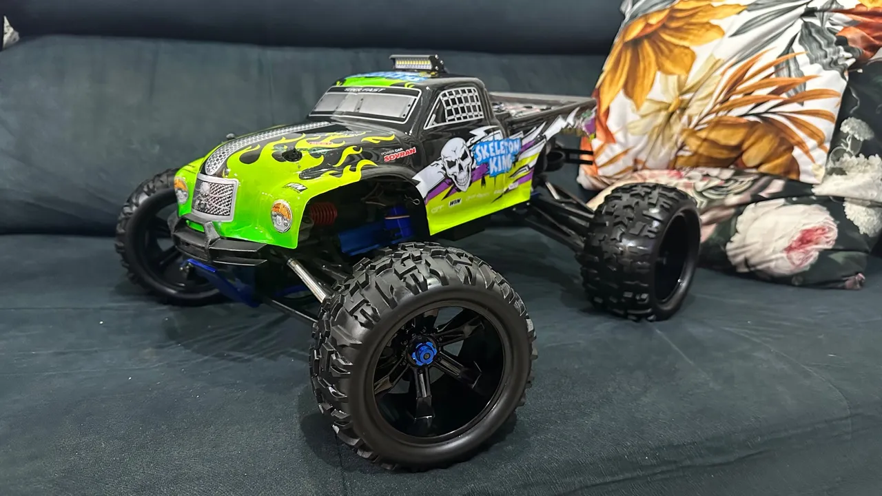 Carro RC Traxxas Revo 1/10