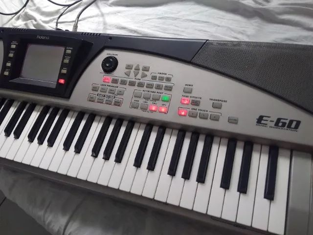 ROLAND E-60 (LER DESCRIÇÃO)