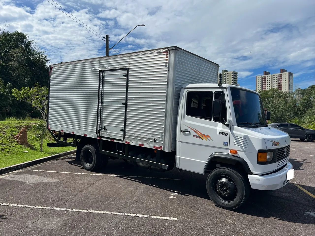 Caminhão Mercedes-Benz 710 Plus - Foto 2