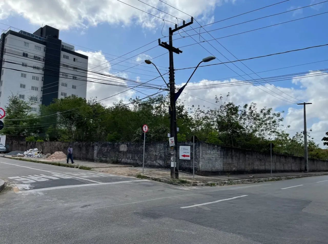 Vendo Terreno no Calhau com 3.200m2 - Murado e Documentado - Foto 2