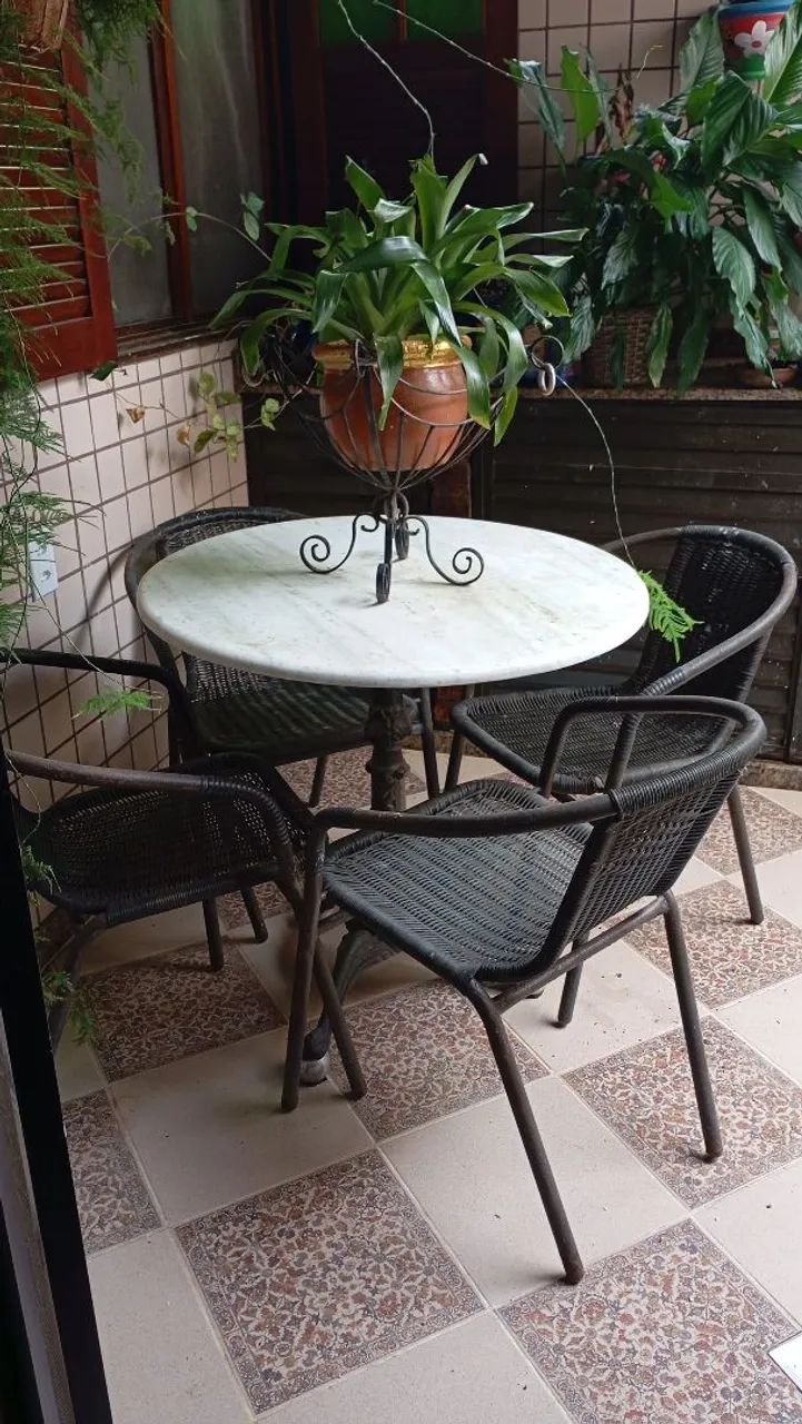 Mesa de ferro fundido com mármore Redonda com Detalhes