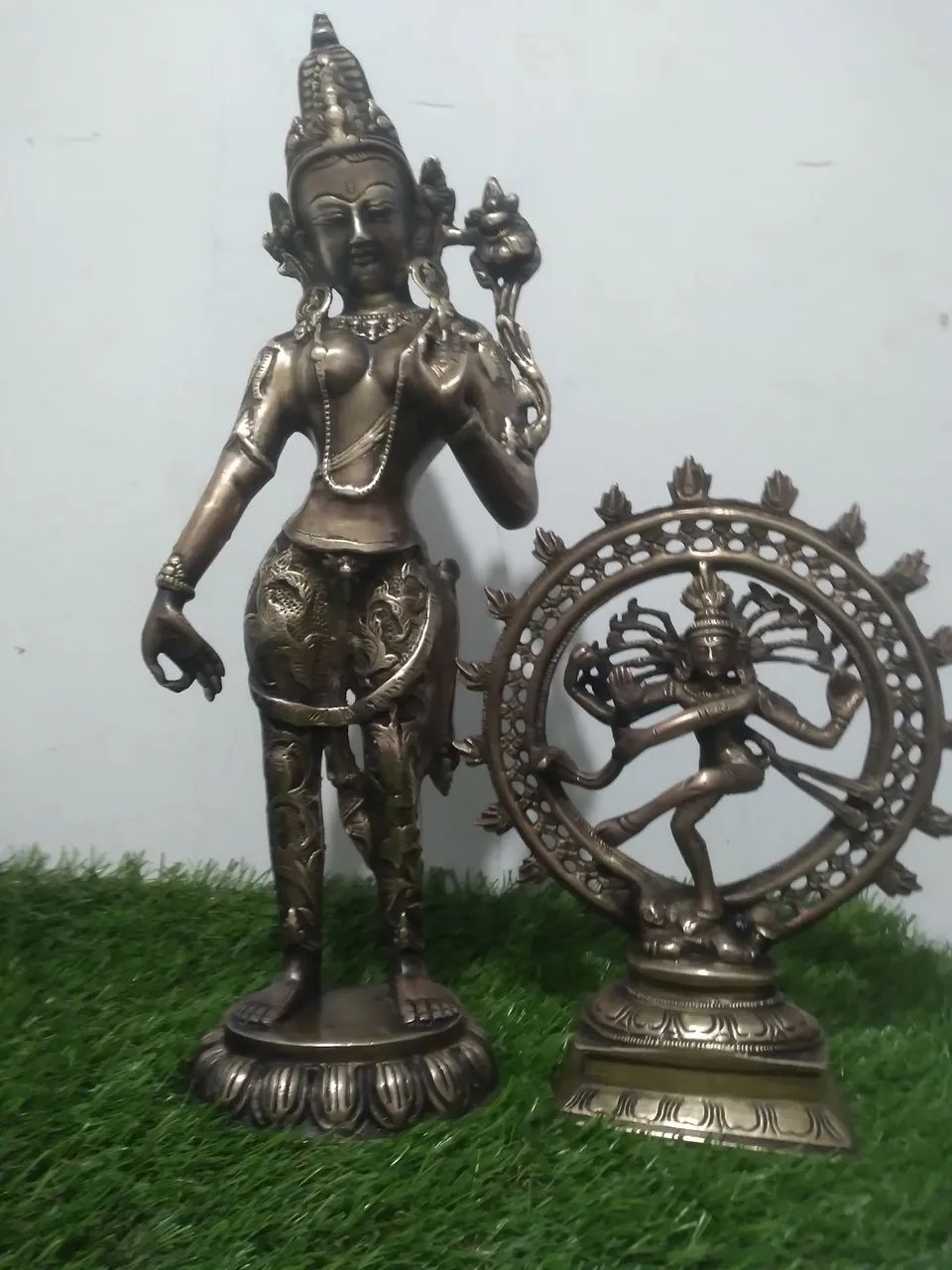 Esculturas antigas de bronze maior 43 cm menor 25 cm perfeito p decoração ou  - Foto 2