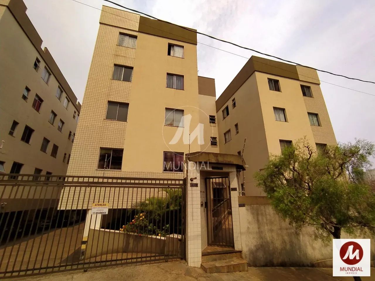 Apartamento (tipo - padrao) 2 dormitórios, cozinha planejada, em condomínio fechado - Foto 12