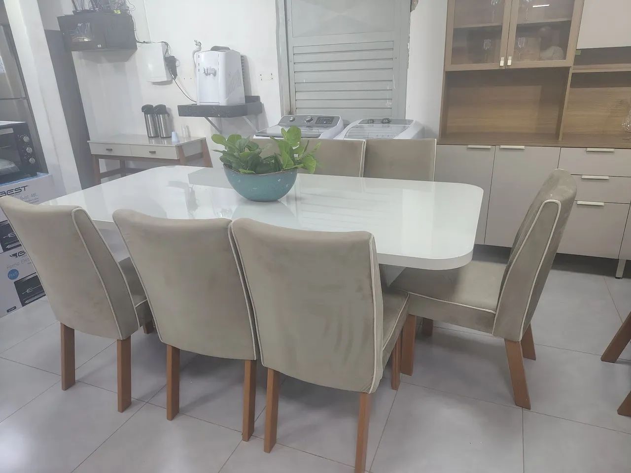 Mesa com 8 cadeiras  2.20 x 1.10 mts - Foto 2