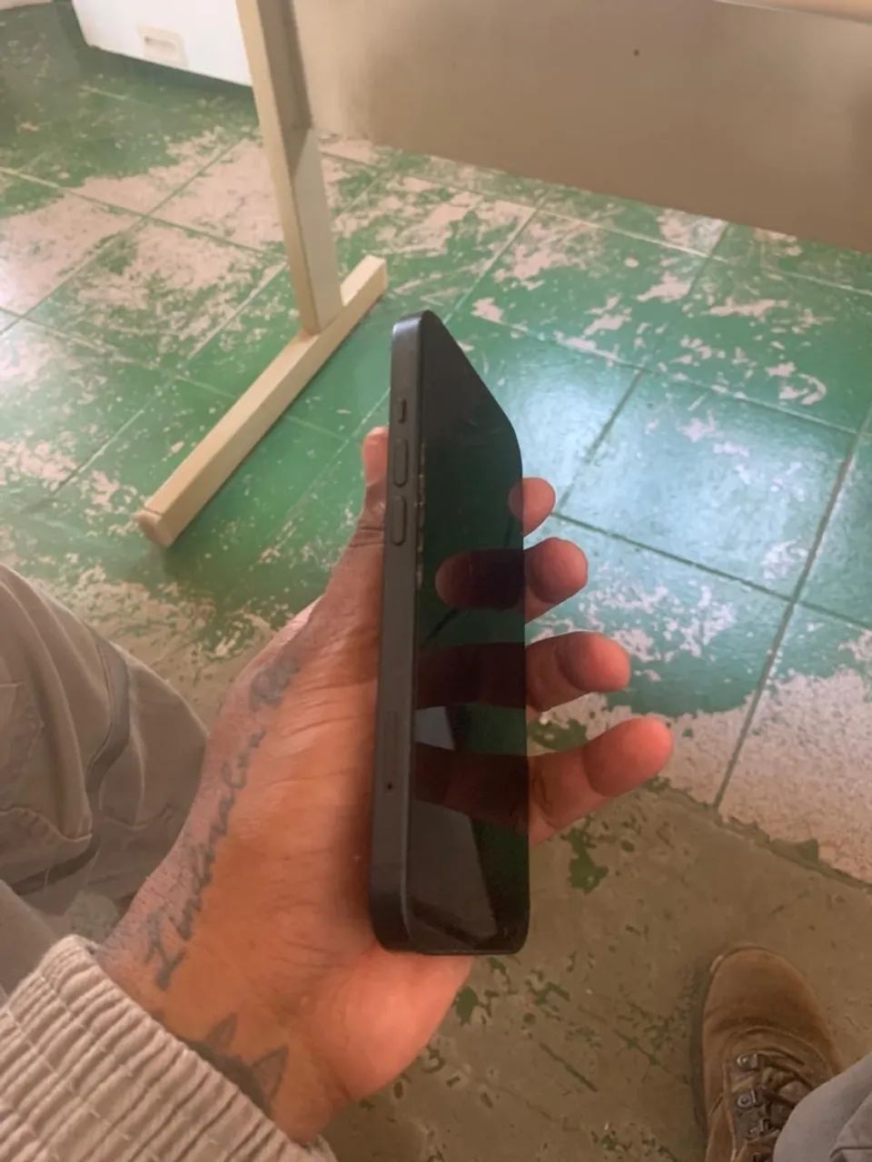 iPhone 14, semi novo 128GB, sem marcas de uso, vai com cabo  - Foto 5
