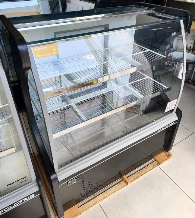 Vitrine Refrigerada 1 metro  para bolos e doces novo 