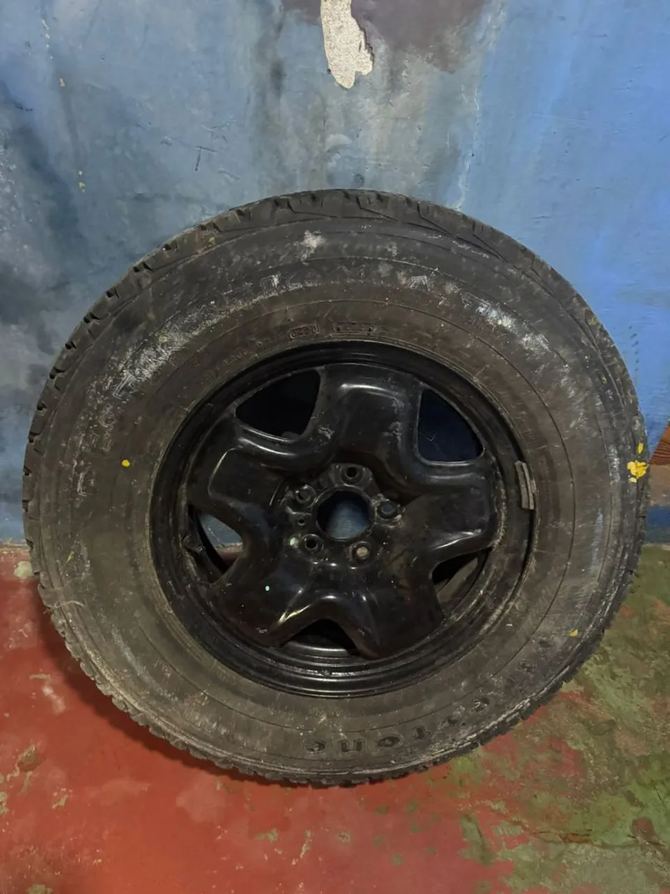 Roda com Pneu Aro 16 de pick-up