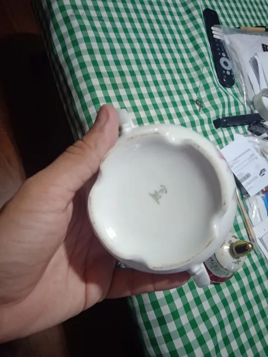 Açucareiro com tampa abaptada em porcelana real com fios dourados linda e rara - Foto 3