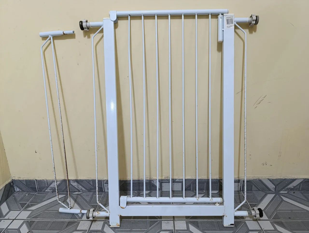 Portão de segurança para crianças e/ou pets.