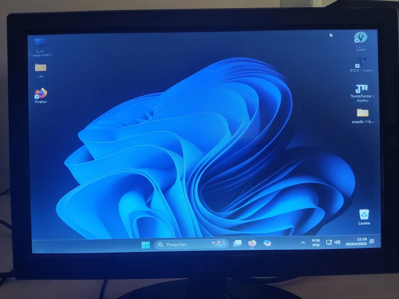 Monitor log 15.5 polegadas VGA e HDMI led<br>Ultra fino e leve. - Foto 2