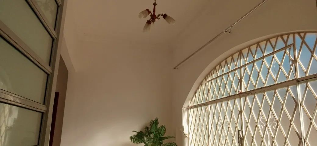 C300 - Casa reformada em excelente local, próximo do centro da cidade... - Foto 4