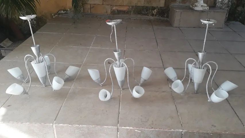lustres de alumínio  e vidros