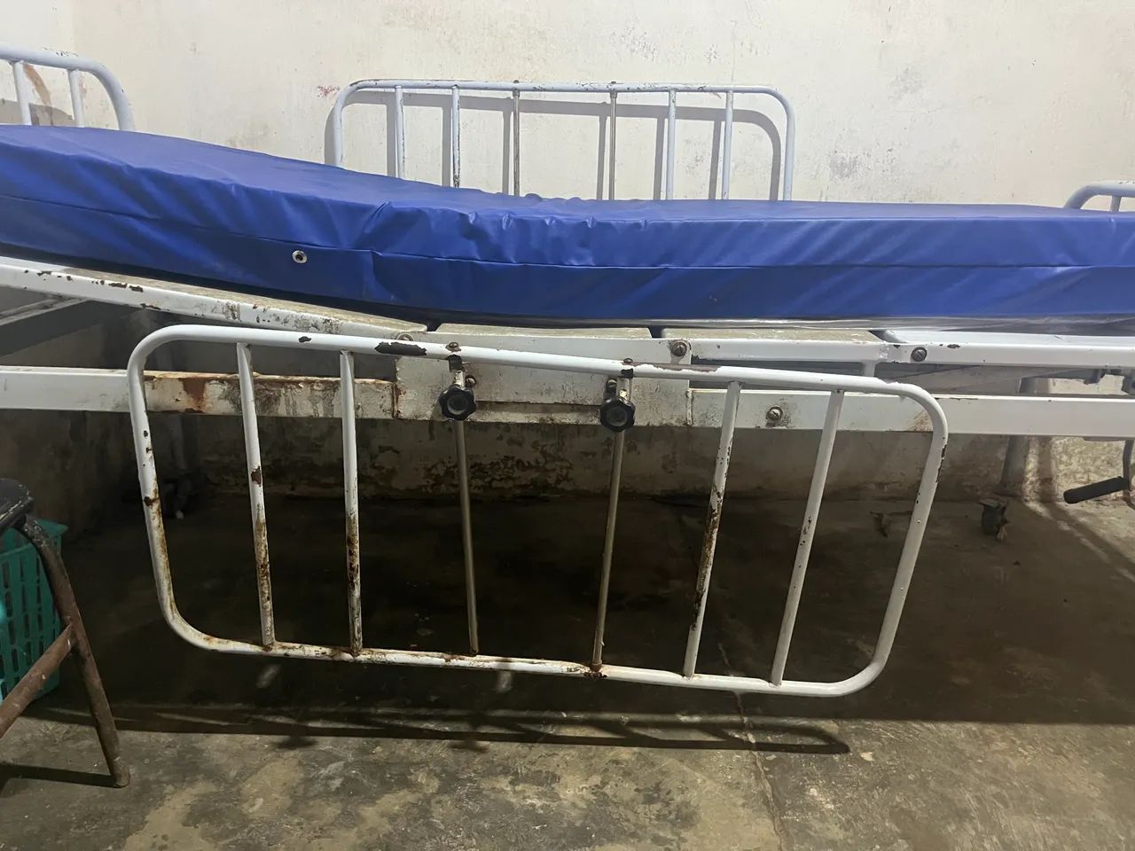 Cama hospitalar com o colchão  - Foto 6