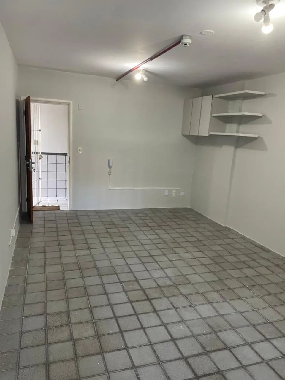Alugo sala comercial, escritorio, 2000 c txs, rua Ernesto Paula - Foto 3