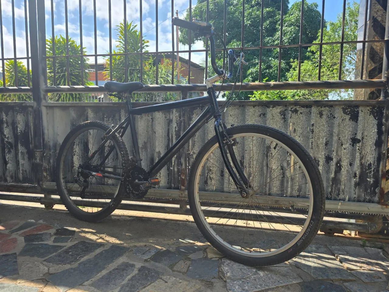 Bicicleta de aro 26 com marcha, completinha
