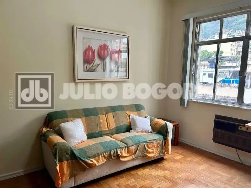 Apartamento em locação, próximo ao metrô Saens Pena, sala para dois ambientes, quarto, ban