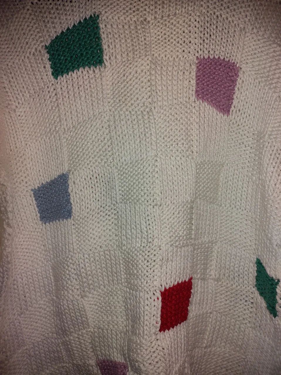 Suéter de tricô branco com detalhes coloridos - Foto 5