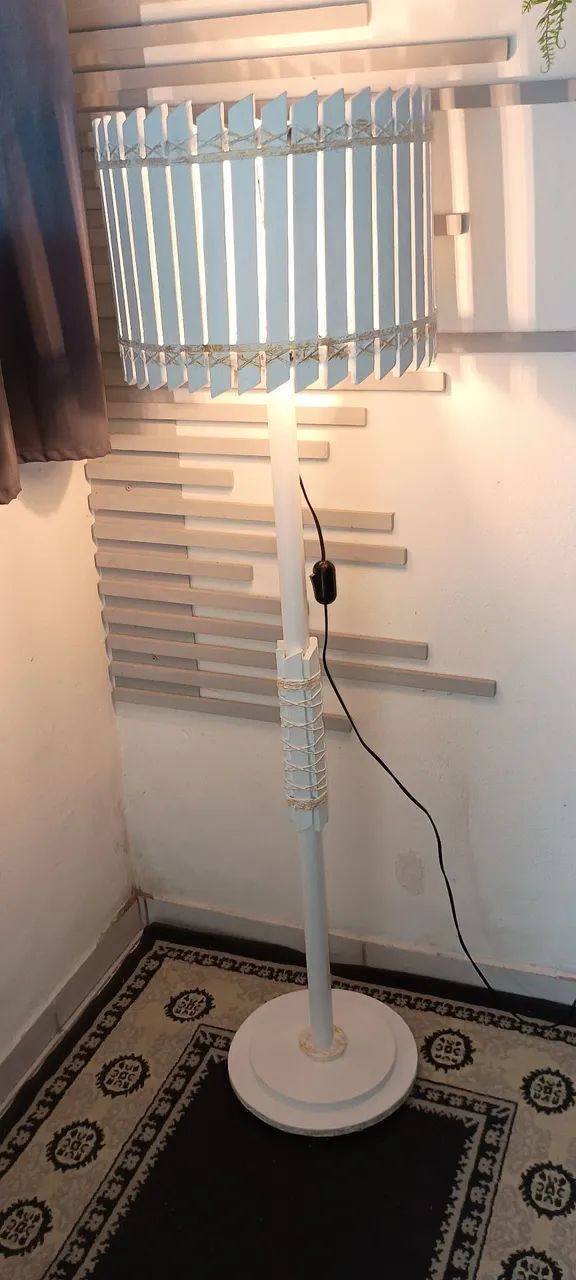 Luminária de chão artesanal com design moderno - Foto 2