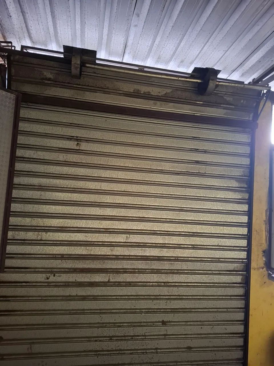 Vendo esta porta de rolar completa64640376030083121