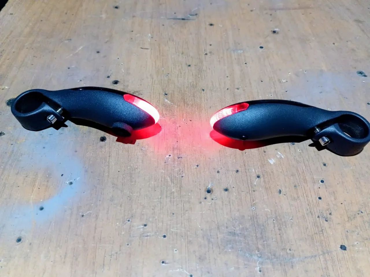 Bar hands 64305326643970122