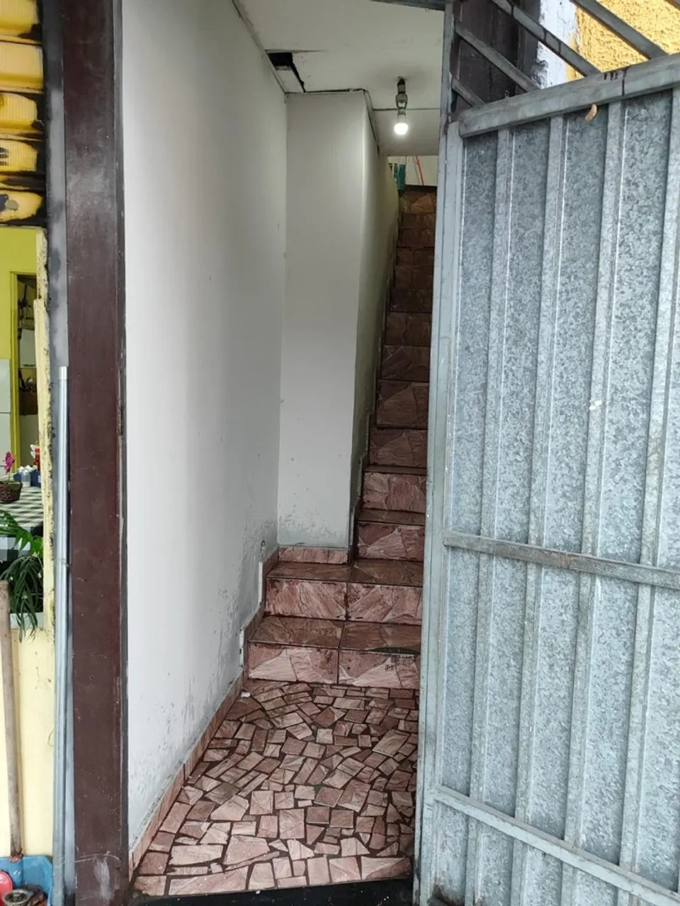 Sobrado com ponto comercial