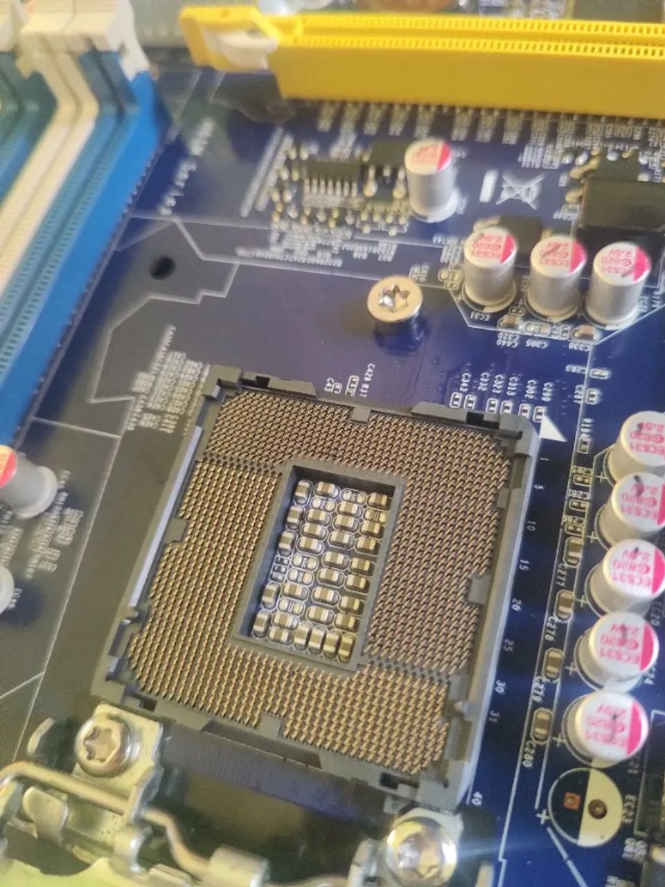 Placa Mãe Foxconn H61M-S (socket 1155) DDR3 - (Sem Espelho)  - Foto 5