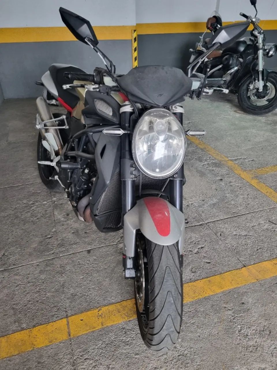 MV Agusta Brutale 1090R - Foto 4